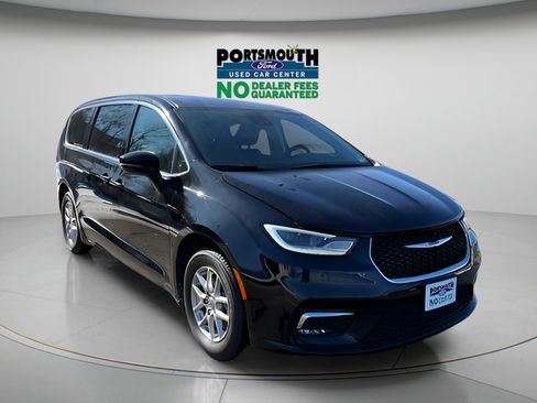 Used 2024 Chrysler Pacifica Touring-L FWD image 1
