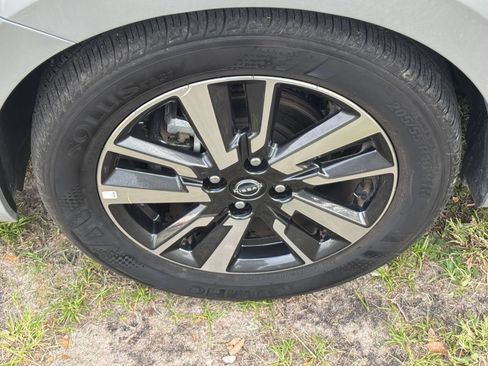Used 2025 Nissan Versa SV FWD image 29