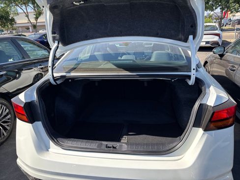 Used 2025 Nissan Altima 2.5 SV FWD image 30