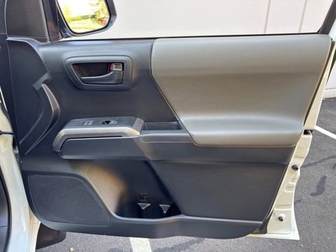 Used 2019 Toyota Tacoma SR5 image 32