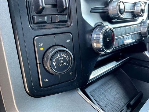 Used 2022 Ford F150 Lariat image 34