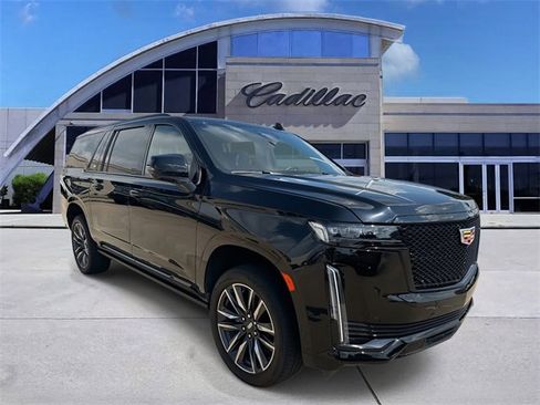 Used 2023 Cadillac Escalade ESV Sport Platinum image 3