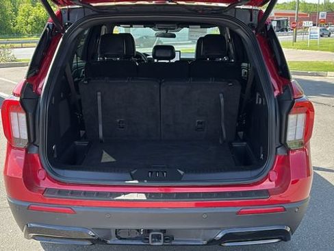 Used 2025 Ford Explorer ST-Line w/ ST-Line Street Pack AWD/4WD image 25