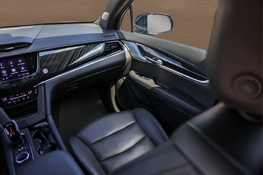 Used 2025 Cadillac XT6 Premium Luxury FWD image 30