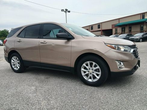 Used 2019 Chevrolet Equinox LS FWD image 3