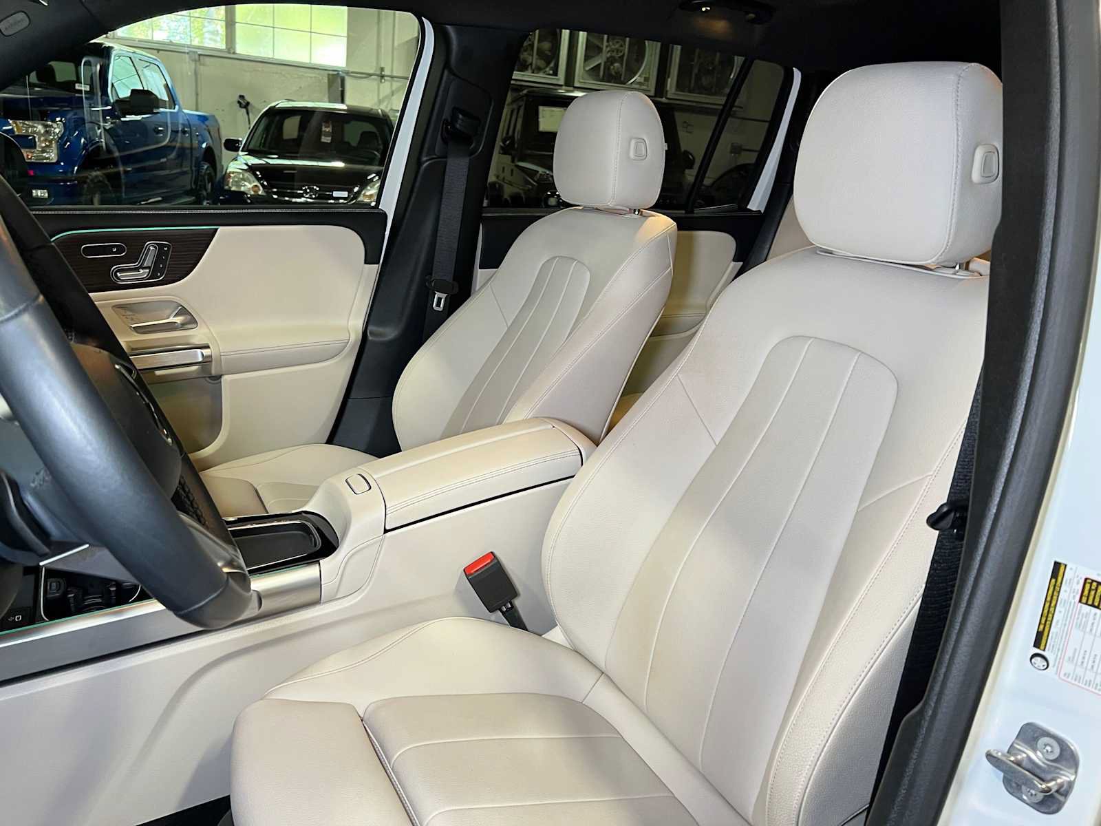 Used 2026 Mercedes-Benz GLB 250 4MATIC image 25