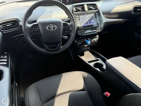 Used 2022 Toyota Prius L Eco FWD image 12