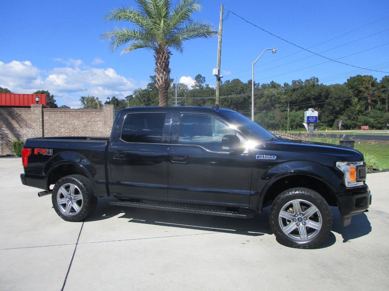 Used 2018 Ford F150 XLT w/ Equipment Group 302A Luxury AWD/4WD image 2