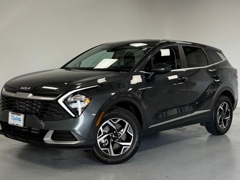 Used 2023 Kia Sportage LX image 1