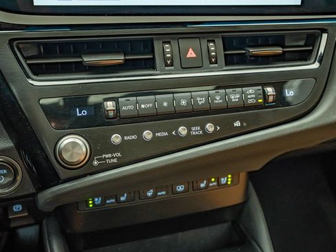 Certified 2025 Lexus ES 300h w/ Accessory Package (Z2) FWD image 28