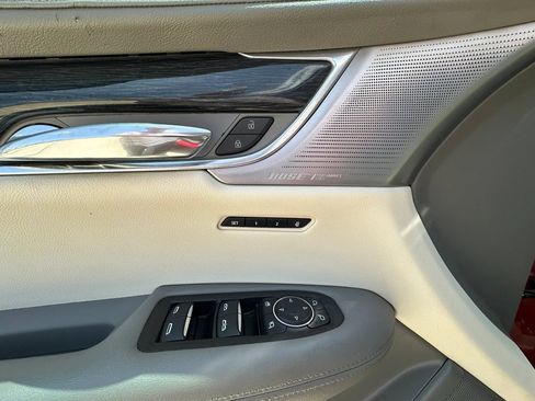 Used 2020 Cadillac XT6 Premium Luxury FWD image 12
