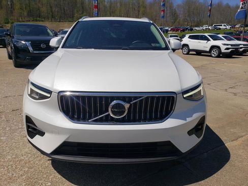 Used 2024 Volvo XC40 B5 Plus AWD/4WD image 9