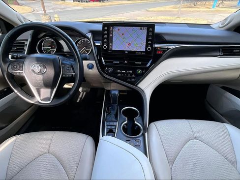 Used 2024 Toyota Camry XLE image 15