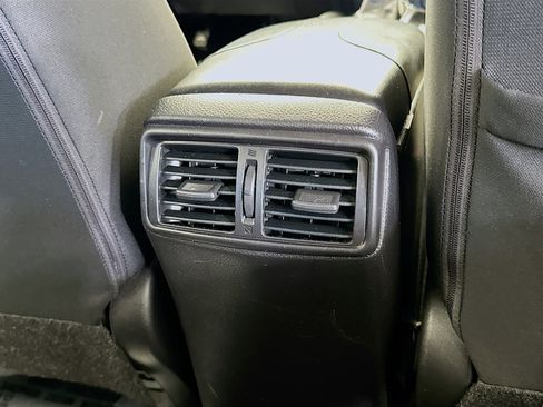 Used 2022 Nissan Rogue Sport S image 15