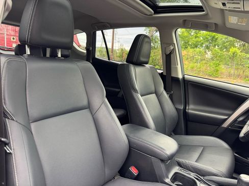Used 2018 Toyota RAV4 Limited FWD image 25