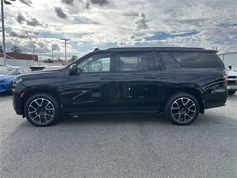 Used 2023 Chevrolet Suburban RST w/ Sport Performance Package image 8