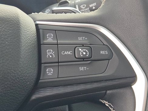 Certified 2024 Jeep Grand Cherokee Laredo X AWD/4WD image 37