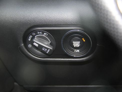 Used 2020 Maserati Levante S image 14