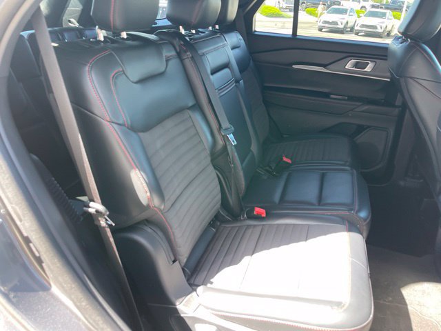 Used 2025 Ford Explorer ST-Line w/ ST-Line Street Pack AWD/4WD image 17
