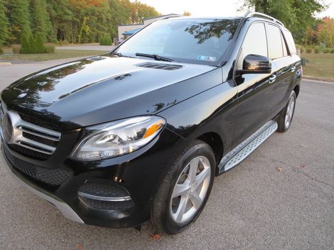 Used 2016 Mercedes-Benz GLE 350 GLE 350 4MATIC AWD 4dr SUV w/ Premium Package image 3