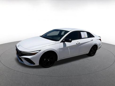 Used 2026 Hyundai Elantra Sport FWD image 8