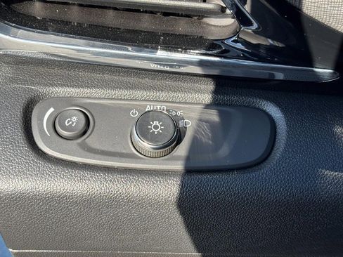 Used 2025 Buick Envista Avenir image 25