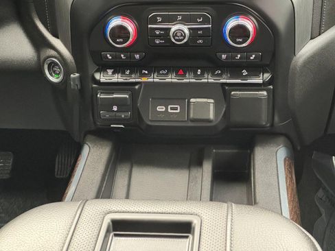 Used 2022 GMC Sierra 2500 Denali image 17