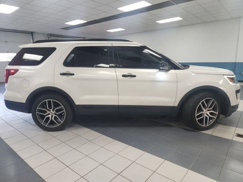 Used 2018 Ford Explorer Sport AWD/4WD image 2