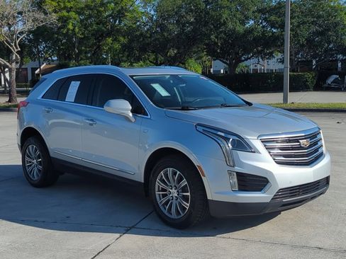Used 2017 Cadillac XT5 Luxury w/ LPO, Wheel Lock Package FWD image 3