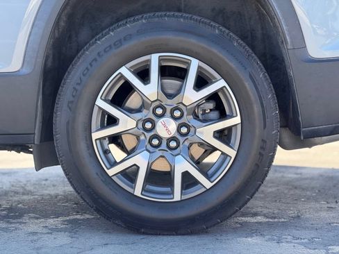 Used 2022 GMC Acadia SLE w/ LPO, Floor Liner Package FWD image 2