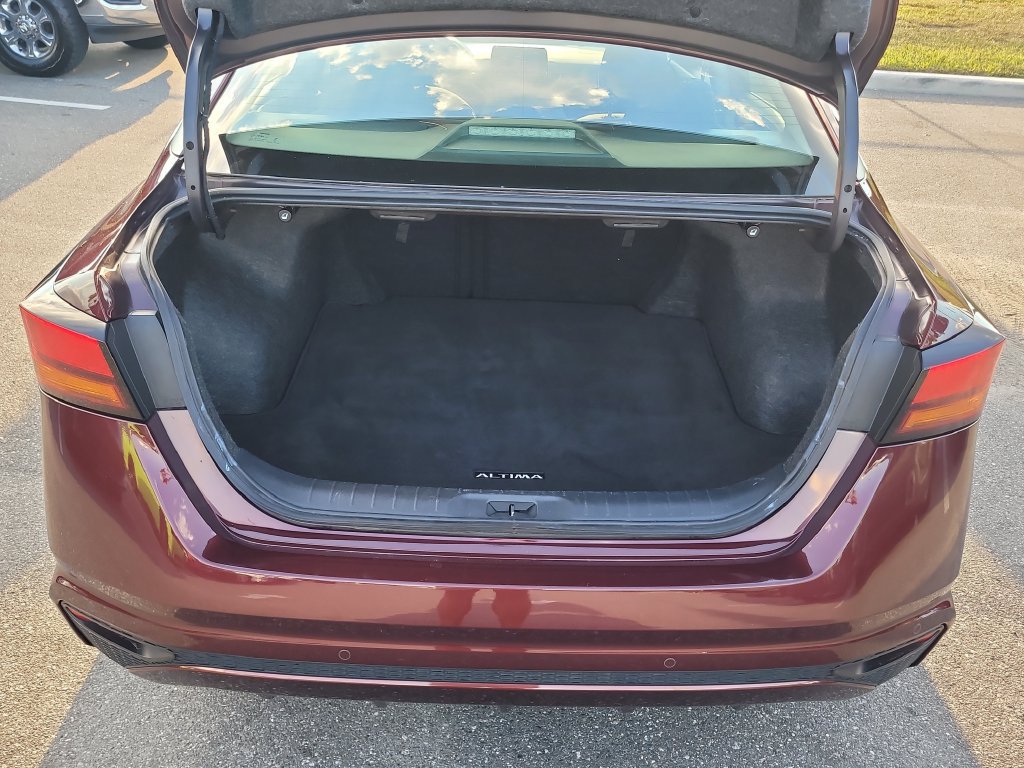 Used 2025 Nissan Altima 2.5 SV FWD image 8