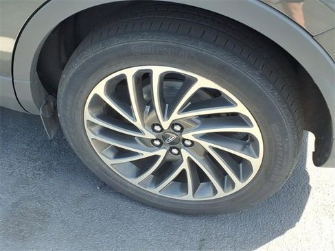 Used 2019 Lincoln Nautilus Reserve w/ Driver Assistance Package image 18