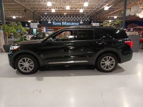 Used 2020 Ford Explorer XLT w/ Equipment Group 202A AWD/4WD image 9
