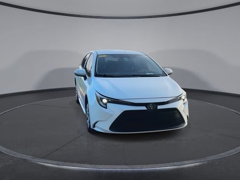 Used 2023 Toyota Corolla LE FWD image 3
