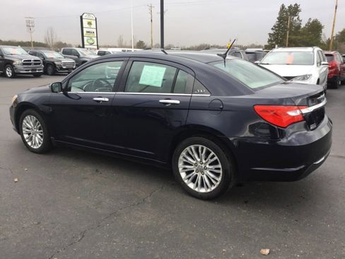 Used 2011 Chrysler 200 Limited image 3