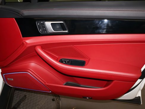Used 2022 Porsche Panamera image 45