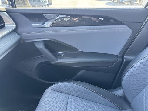 New 2026 Volkswagen Tiguan SE R-Line FWD image 24
