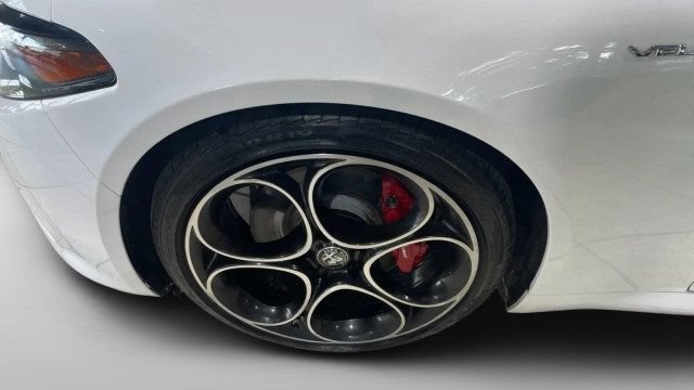 Used 2023 Alfa Romeo Giulia Veloce RWD image 9