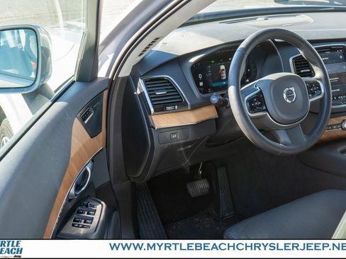 Used 2023 Volvo XC90 B6 Plus image 16