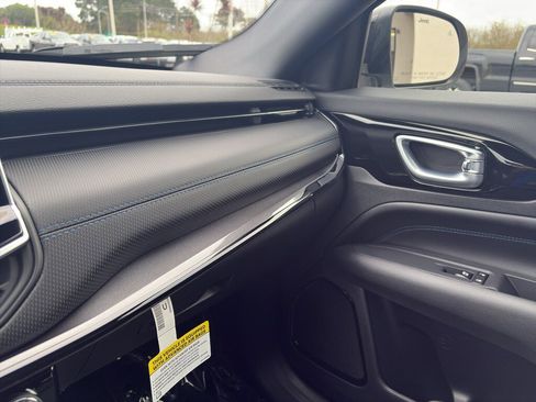 New 2026 Jeep Compass Latitude image 14