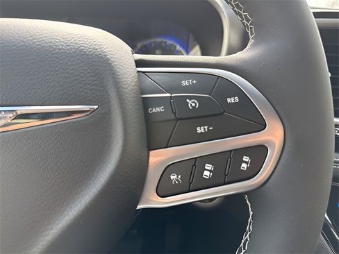 New 2026 Chrysler Pacifica Select image 21