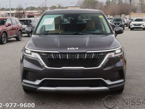 Used 2024 Kia Carnival LX image 2