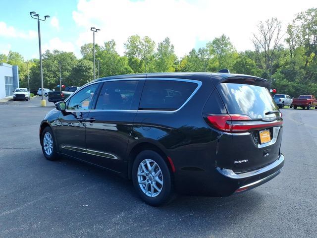 Certified 2024 Chrysler Pacifica Touring-L FWD image 5