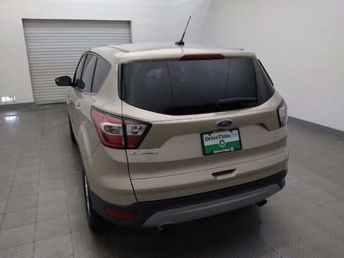 Used 2017 Ford Escape SE FWD image 6