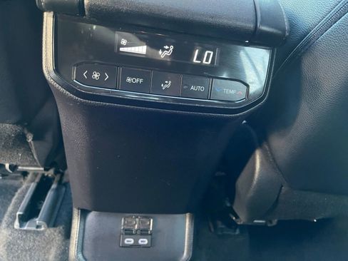 Used 2025 Toyota Highlander XSE AWD/4WD image 14