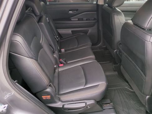 Used 2023 Nissan Pathfinder SL image 19