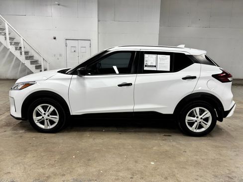 Used 2022 Nissan Kicks S FWD image 4