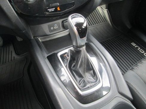 Used 2018 Nissan Rogue S image 16
