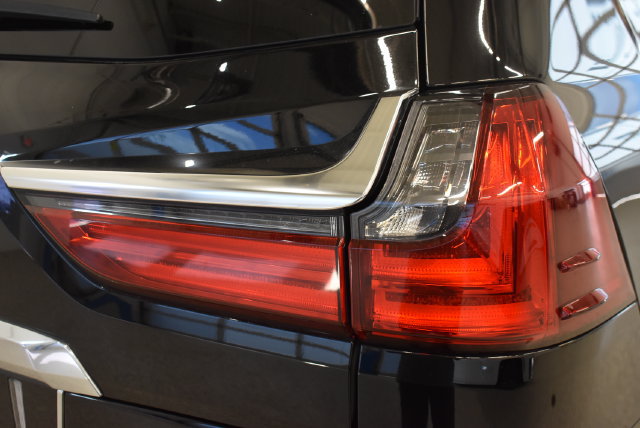 Used 2021 Lexus LX 570 4WD w/ Luxury Package image 12