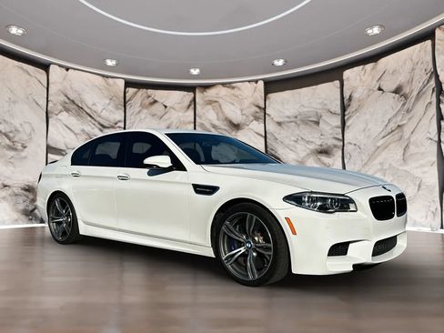 Used 2014 BMW M5 RWD image 3